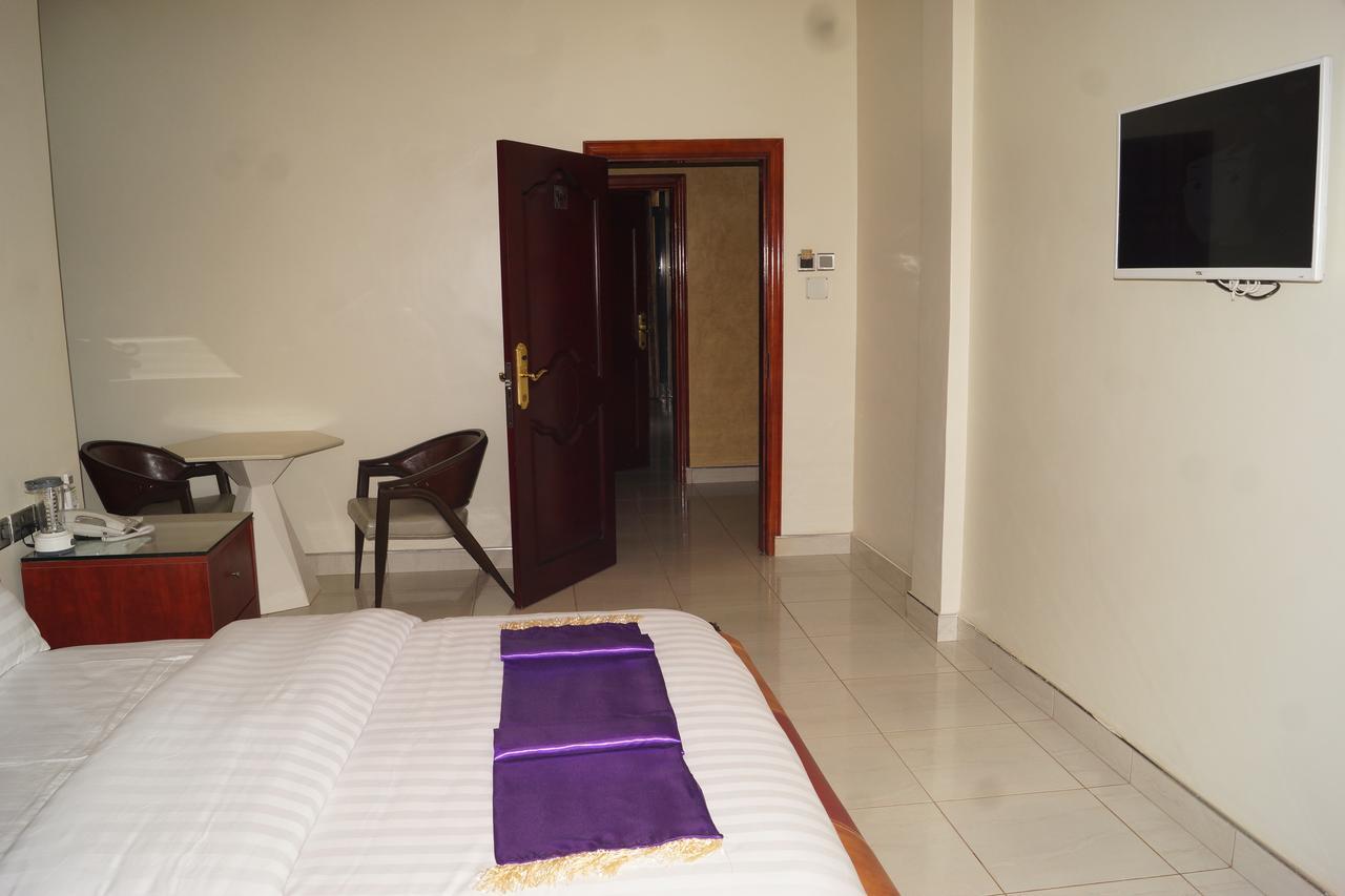 Hotel Ok Kampala Esterno foto